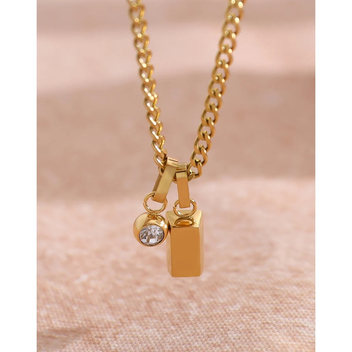 SPARKLING POINT NECKLACE - GOLD