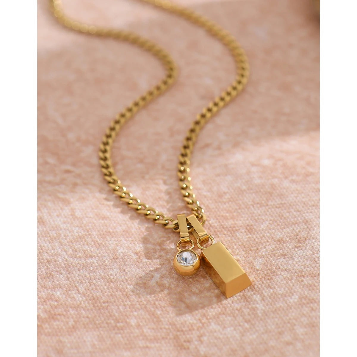 SPARKLING POINT NECKLACE - GOLD